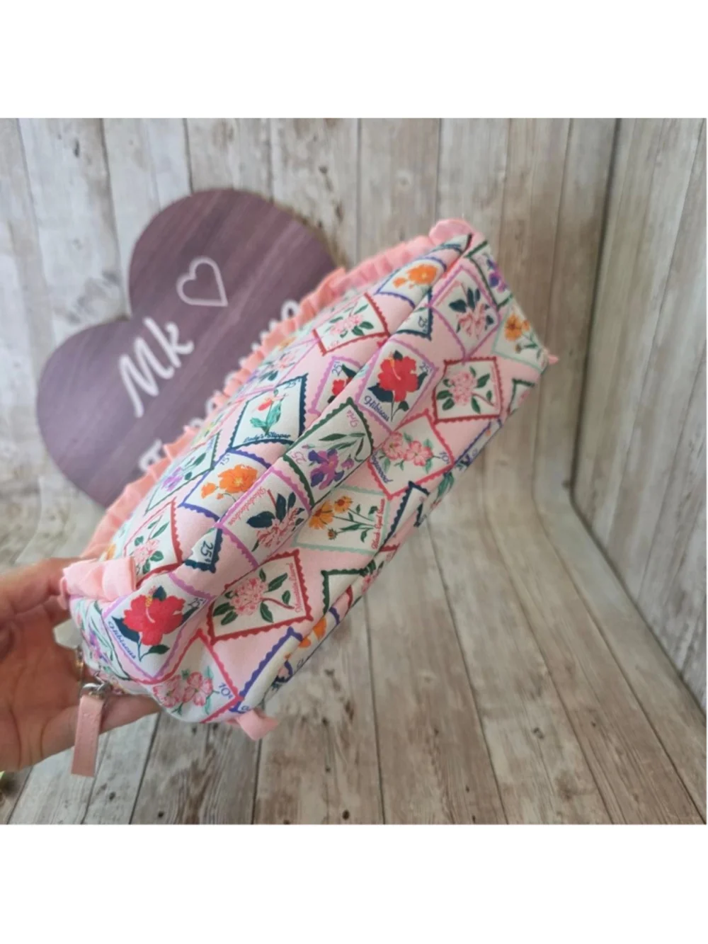 Women's Unbranded Pink Floral Stamp Cosmetic Bag NWOT